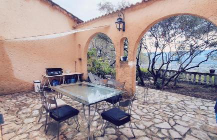 Les Ribas villa groupe, de 4 a 14 personnes, maison familiale, séjour nature, calme, Provence, Plaine des Maures, proche mer, Verdon, randonnée, terrain arboré, jeux enfants, pétanque, ping-pong, cuisine équipée, grande capacité, vacances en groupe - Foto 17