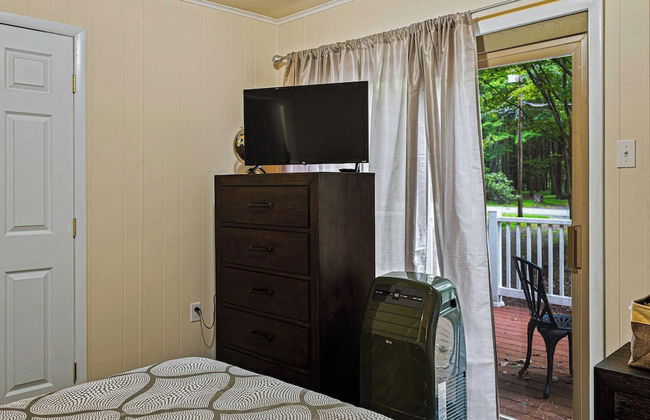 Frolic on Fern by Avantstay Enclosed Deck w/ Forest Views, Bar - Photo 16