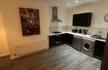 Spacious City Centre 2-Bedroom Apartment by StaySavvy Accommodation - Foto 41