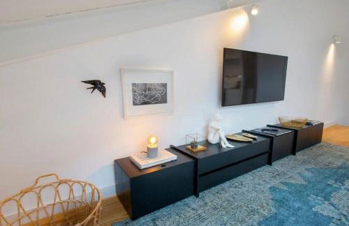 Liberdade Stylish Attic Apt with AC and City View - Photo 16