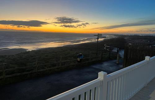 Beautiful 2-Bedroom Lodge with Spectacular Views - Photo 2