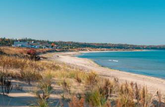 Midcentury home, private beach. large great room - Foto 5