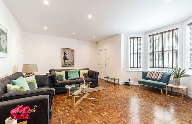 Charming Kensington Apartment - Photo 10