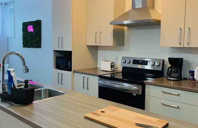 Luxurious and Peaceful Townhouse - Photo 4