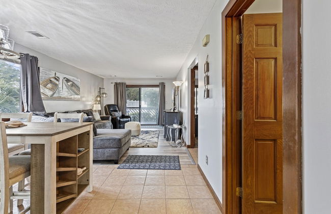 Spacious Modern Condo - 1st Floor - One Block to the Beach - Foto 5