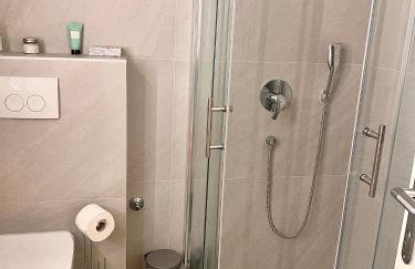 Centrally Chic Studio - Photo 10