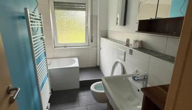 Monteurwohnung bei Köln, WLAN, Parkplatz, Küche, Handtücher - Foto 3