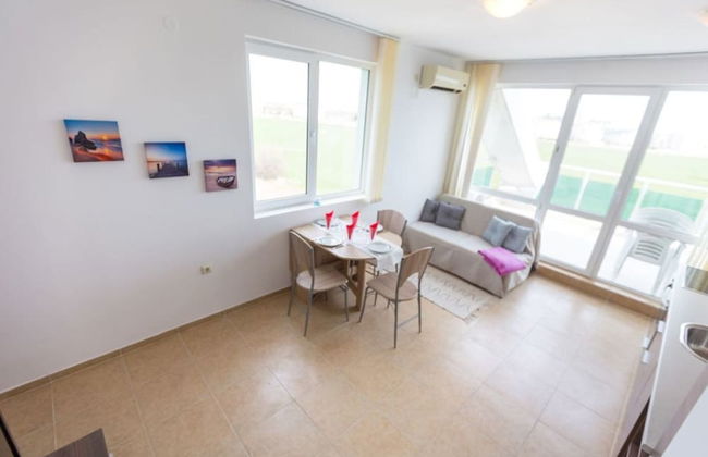 Sea View 1 Bed Apartment With Stunning Ocean Views - Photo 1