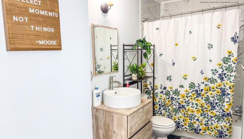 The Moose #12 - Brand New Modern Luxe Loft with Free Parking, King Bed & Fast WiFi - Foto 5, Shower