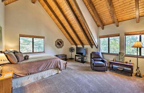 Spacious Lake Arrowhead Home with 2 Decks and Views - Foto 9