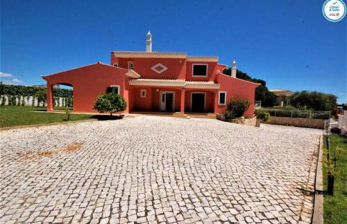 Villa Mikael - Free Wi-Fi - Aircon - Private Pool by bedzy - Foto 13