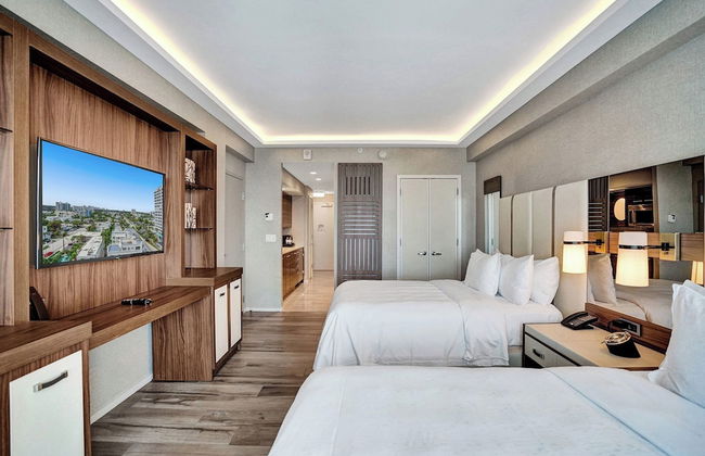 Elegant Beachfront Condo: Your Perfect Getaway! - Photo 11