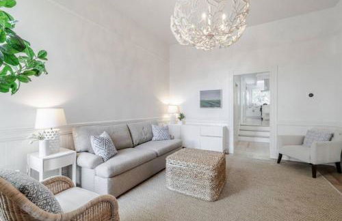 Charming Victorian Oasis with an Elegant and Spacious Haven - Foto 18