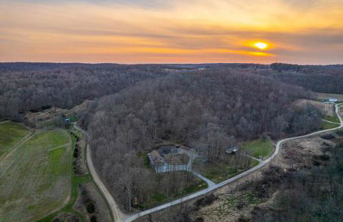 Shady Point Retreat with Hot Tub and Pickleball! - Foto 44