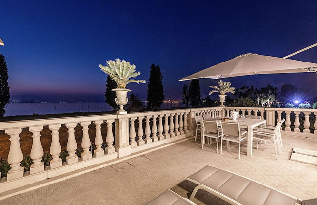 Luxury Lakefront Catullo with pool - Photo 50