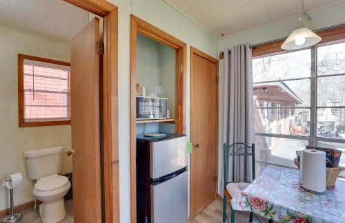 Great for Fishing! Lakefront Studio in Hemphill - Photo 13