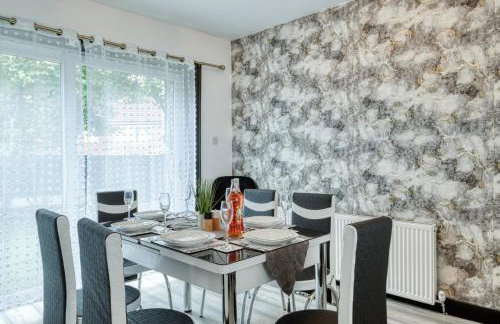 Contractors & Relocation haven, 3BD House, Secure off-site parking & office space - Foto 8