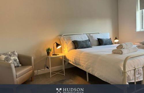 Spacious Townhouse with Garden - Photo 1