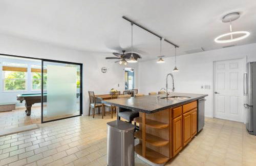 Relaxing Coastal Comfort - Heated Pool - Photo 25