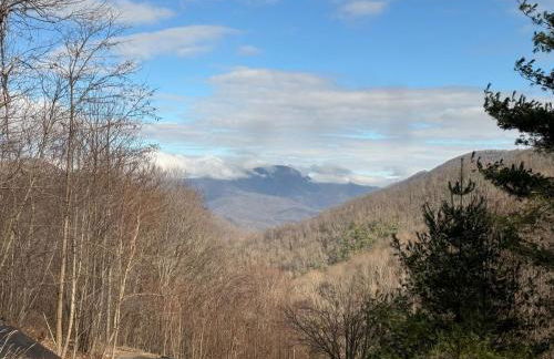 Romantic Getaway or Family Vacay with Mountain Views & Hot Tub - Foto 25