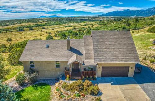 Hillside Haven Hot Tub & Stunning Mountain View - Foto 1