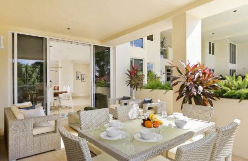 Hemingway 3 Bedroom Condo 2 Blocks from the Beach - Photo 3