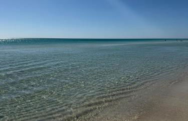 Lux min to Beach and Hospital with Hot Tub - Foto 14