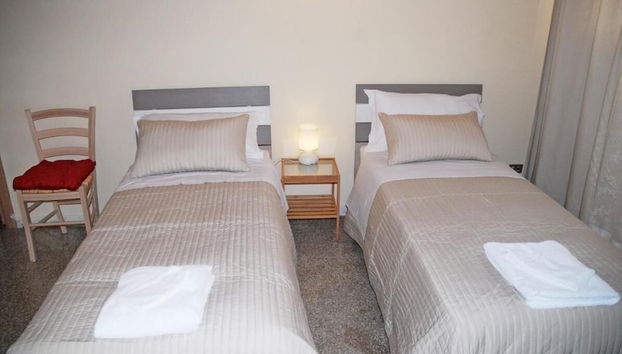 Brezzolina 2 Bedroom Apartment With Parking - Photo 4, Chambre