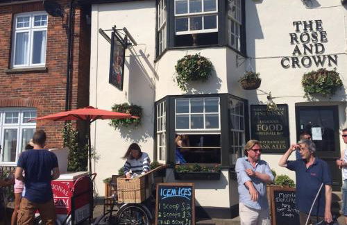 Charming Tudor riverside house - Foto 77