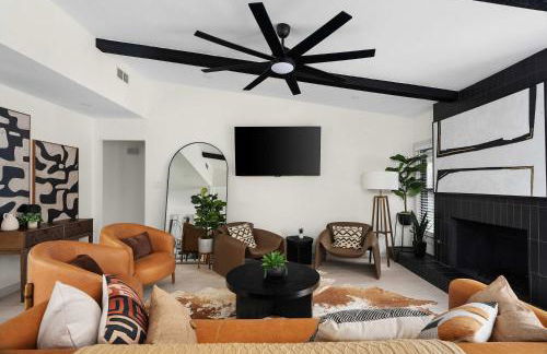 Luxury Zilker Home Pool Hot Tub and 2 Kitchens - Photo 3