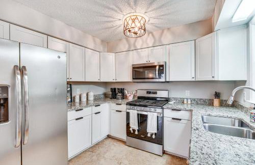 Mebane Home with Private Yard Steps to Downtown! - Foto 3