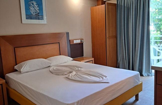 Bristol Hotel & Apartments - Photo 10