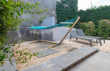 The Jolie - A Retreat in the City in an Entire House - Foto 30