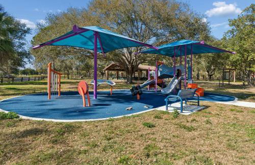 Elegant Largo Retreat, Sleeps 8, 10 Mins to Beach - Foto 45