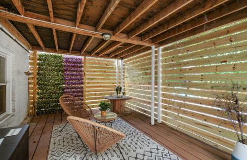 6 Min to North Hills - Private deck - In Unit Washer and Dryer - Foto 5