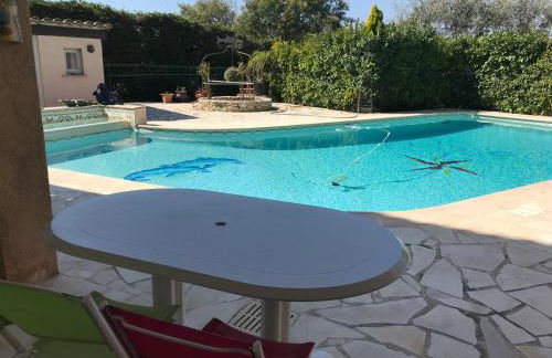 2 pièces dans villa avec piscine parking à 10 mins de Cannes - Foto 12