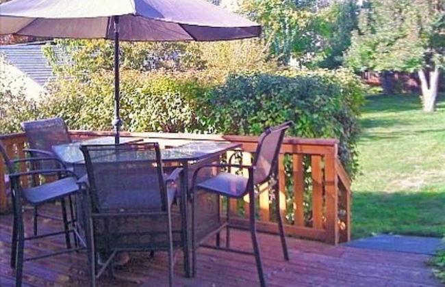 Downtown House with a Big Back Yard - Photo 14