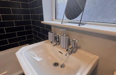 Central Near Hospital 2 Bedroom - Sleeps 4 - Self Check In - Fully Furnished - Foto 32