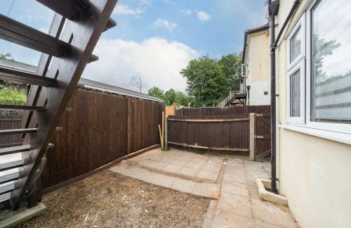 Newly Refurbished Two Bedroom Garden Flat - Sleeps 6 - Foto 17