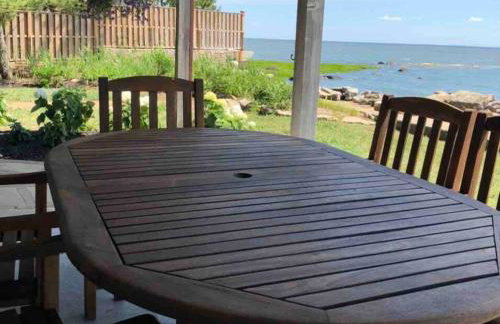 Direct Waterfront 4 Bedroom Beach House With Stunning LI Sound Views & Private Beach - Foto 36