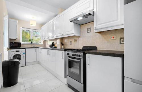 Stylish Four Bedroom House - Garden - Parking - Great Barr 110F - Foto 6
