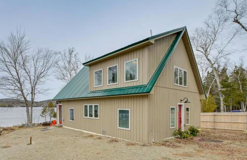 Lakefront Bucksport Home w/ Fire Pit + Gas Grill! - Foto 21