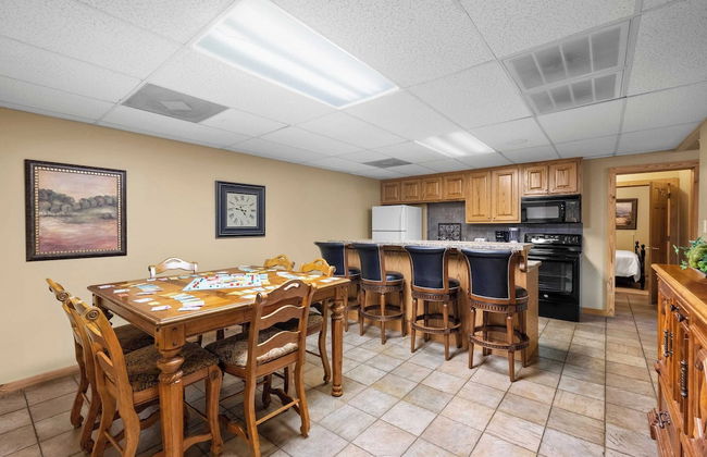 Lakeside Lodge by Avantstay Hot Tub + Dock - Foto 31