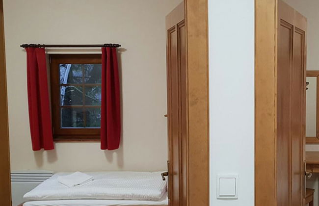 Inviting Villa With Warm Ambience - Photo 8