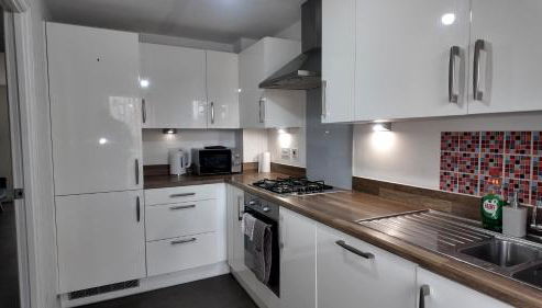 Modern house in City Centre with private parking and gated property - Foto 4