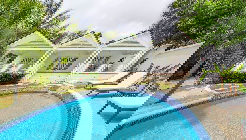 Relax by the pool, minutes from the beach - Toad Hall by BSL Rentals - Foto 1, Imagen principal