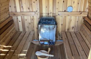 Cheerful 3BR 2BA Sauna Spa Pool Table PPong BBQ More - Foto 7