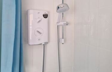 West Street Views #2 - Central apartment with home office - Photo 18