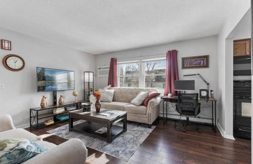 Tranquil 2BR Apt NE Mpls - 8073 Apt 4 - Foto 1