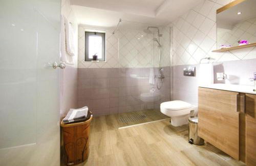 Semi-detached house with private pool - Photo 19